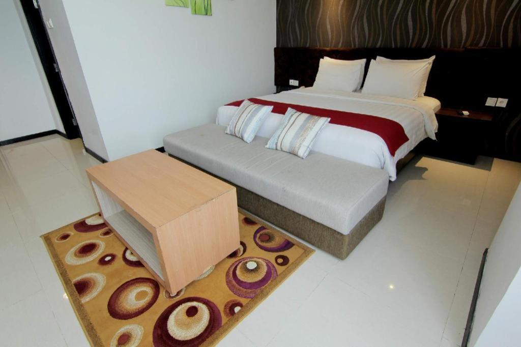 The Sun Hotel Madiun Exterior photo