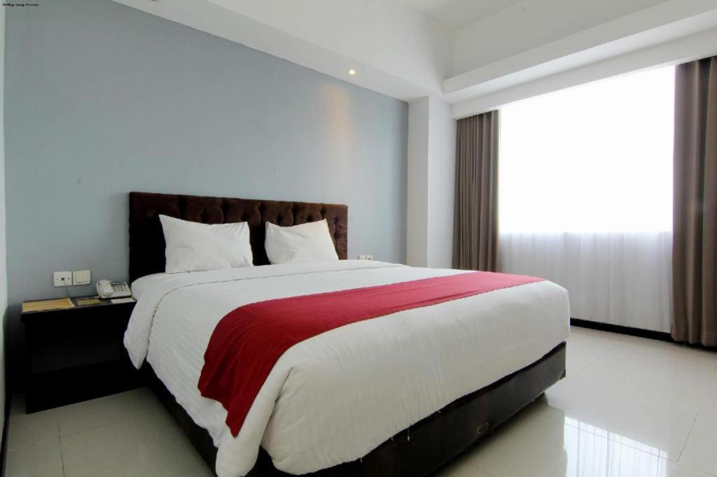 The Sun Hotel Madiun Exterior photo