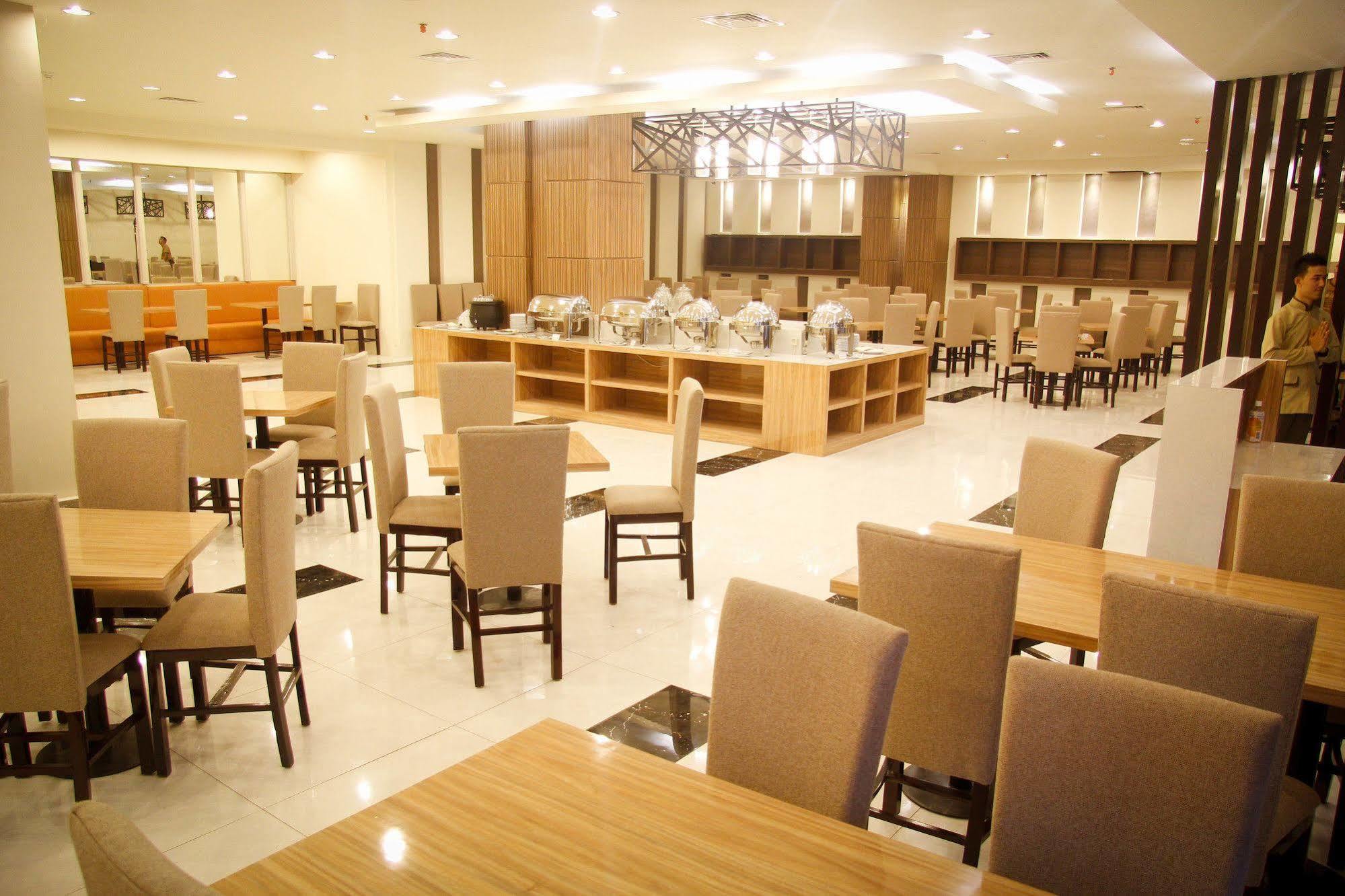 The Sun Hotel Madiun Exterior photo
