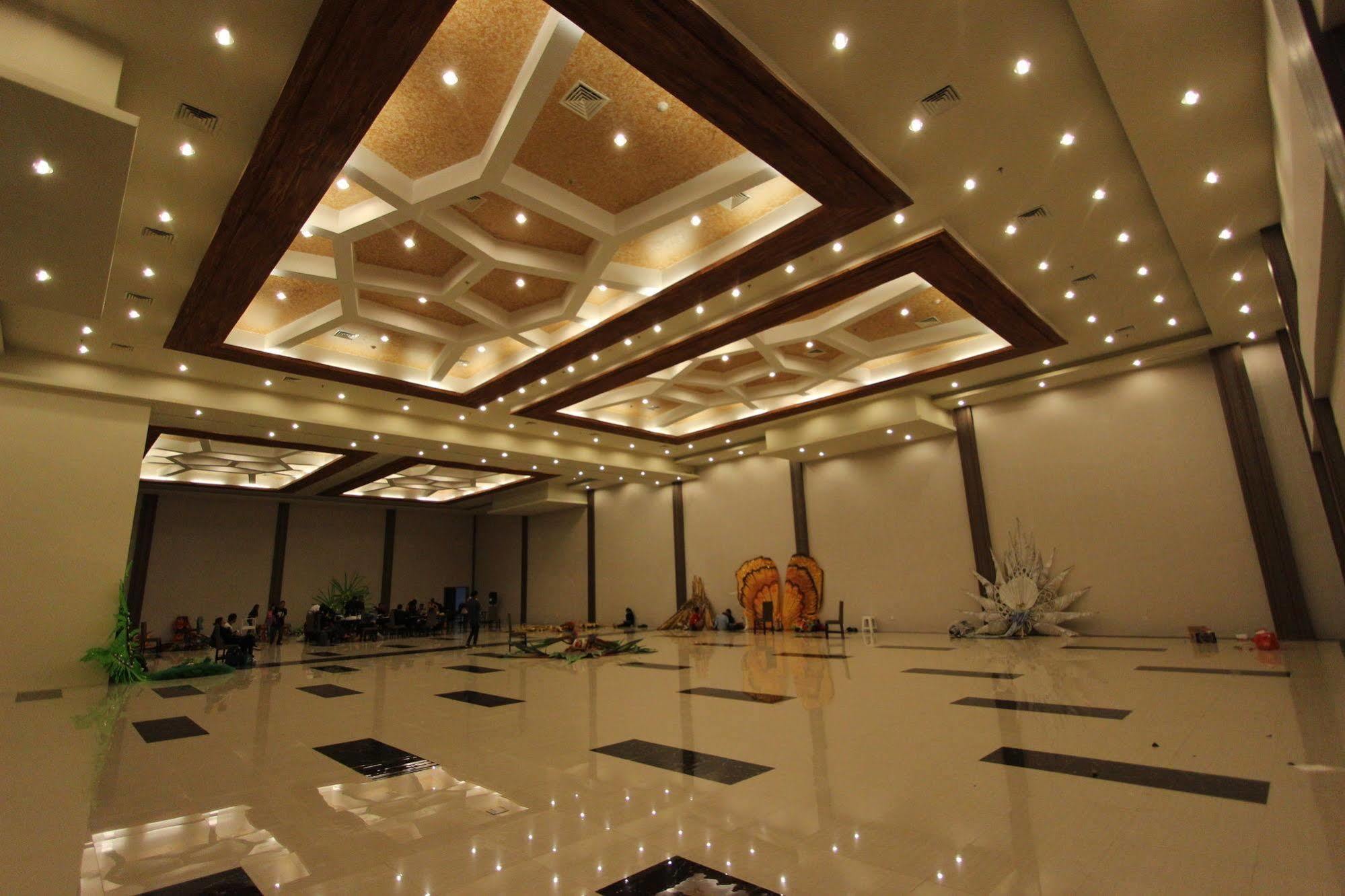 The Sun Hotel Madiun Exterior photo