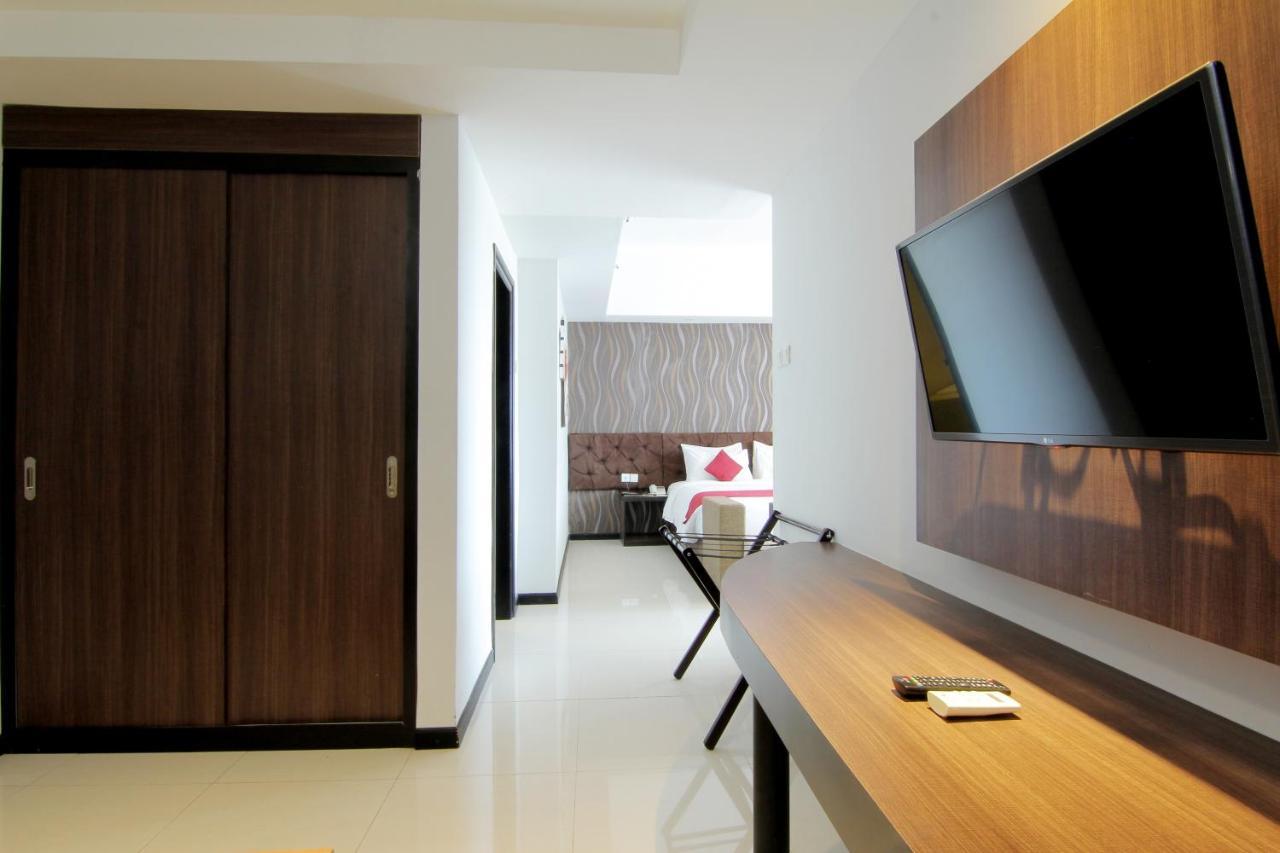 The Sun Hotel Madiun Exterior photo