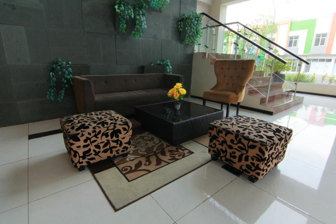 The Sun Hotel Madiun Exterior photo