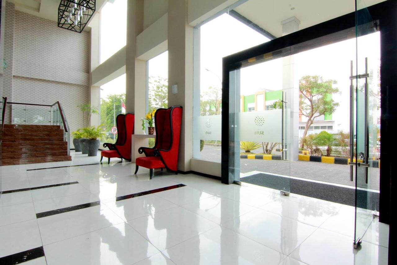The Sun Hotel Madiun Exterior photo